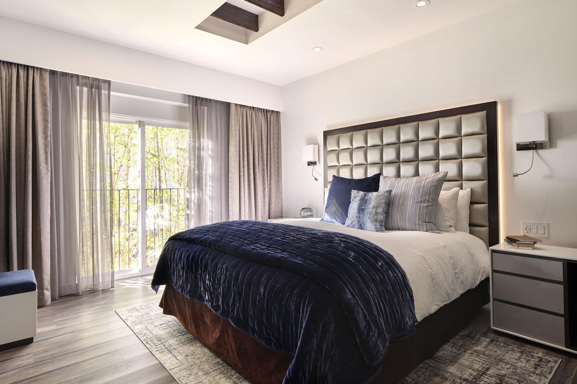 Sunset Marquis 4*