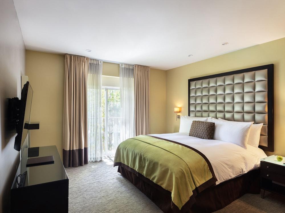 Sunset Marquis Hotel 4*